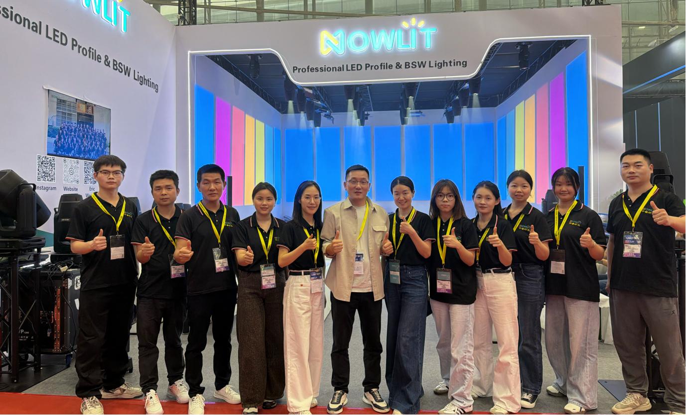 NOWLIT на GETshow 2026 | Светильник VKN VP1200 возглавляет потрясающее световое шоу, привлекающее огромное количество зрителей.